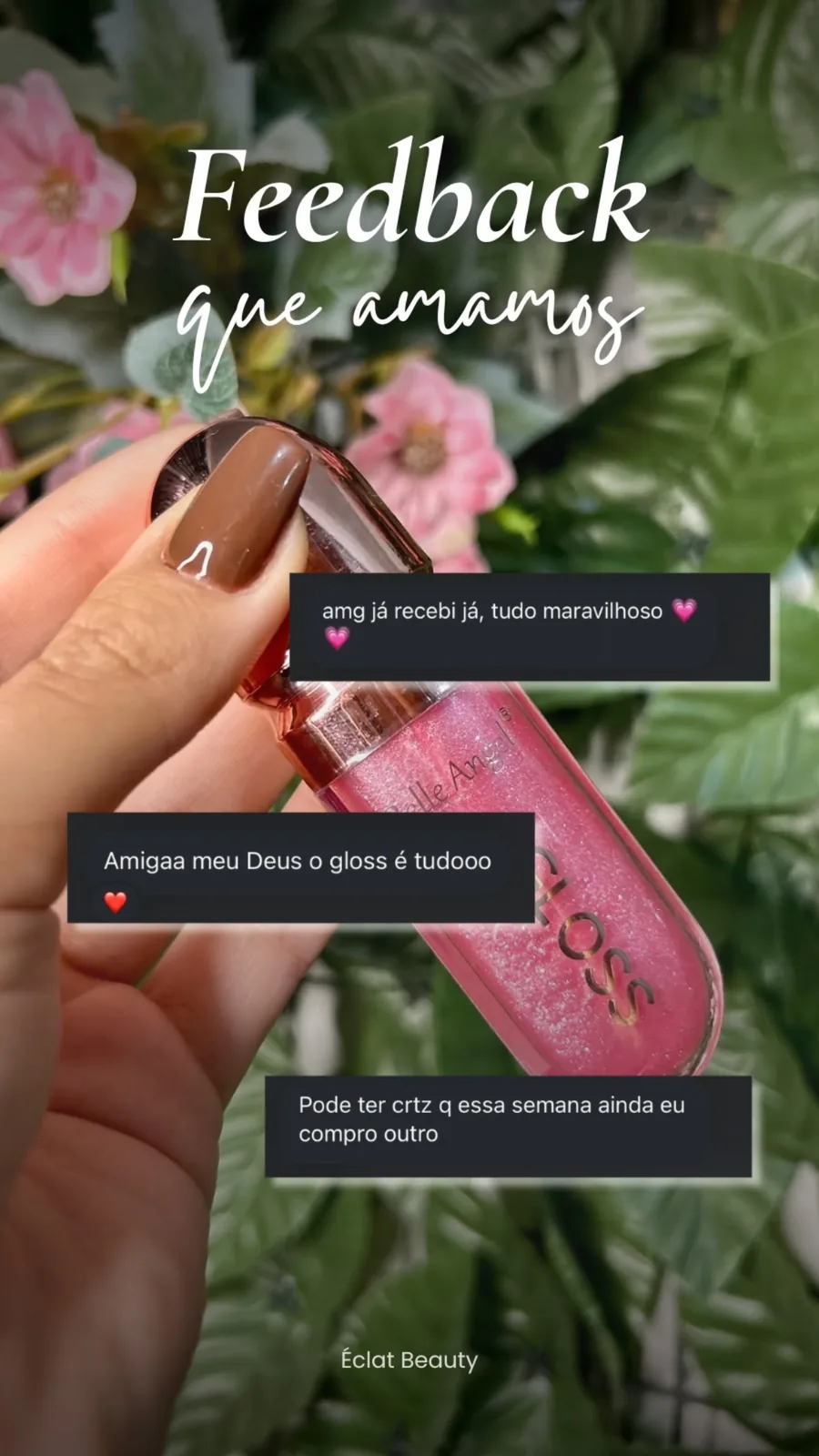 Cliente mostra o gloss e conta que adorou o produto